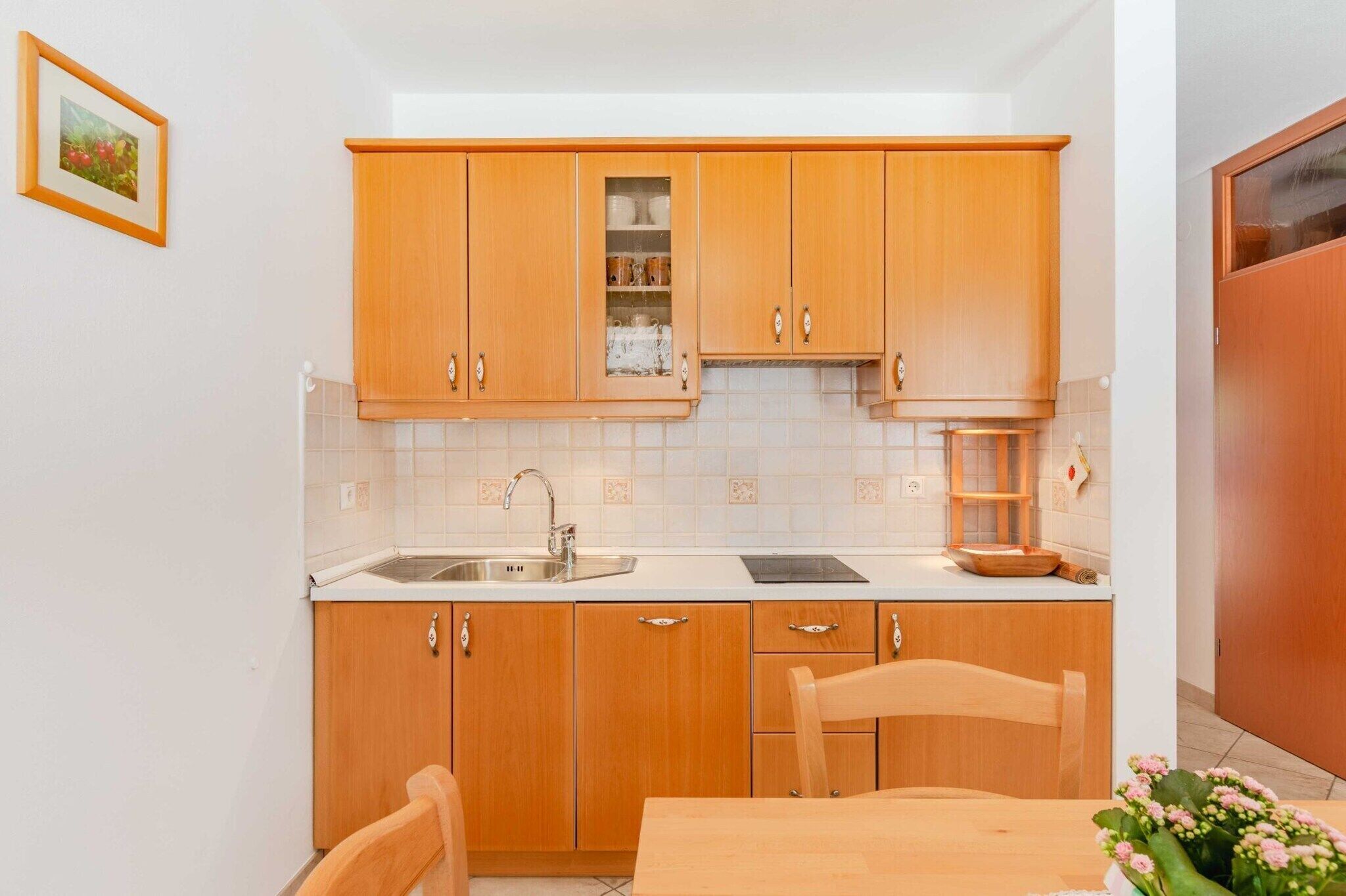 Kühlschrank, Herdplatte, Geschirrspüler, Hochstuhl