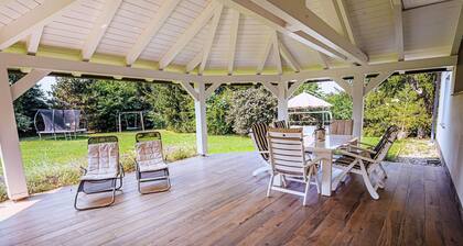 Stunning Rural Holiday Home with Garden and BBQ - Four Bedroom Holiday Home