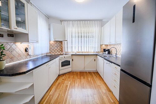 Stunning Rural Holiday Home with Garden and BBQ - Four Bedroom Holiday Home