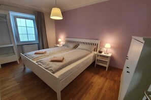 4 bedrooms, free WiFi - Komen Getaway Holiday Home with Balcony - Four Bedroom Holiday Home with Balcony (Komen)