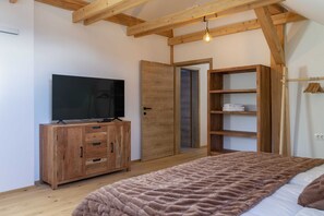3 bedrooms, iron/ironing board, Internet