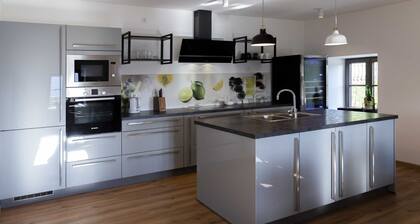 Mountain View Villa with Sauna and Hot-Tub - Three Bedroom Villa with Sauna and Hot-Tub