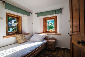 3 bedrooms, iron/ironing board, free WiFi