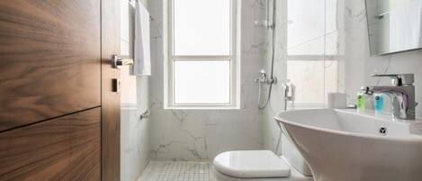 Suite, 3 Schlafzimmer | Badezimmer