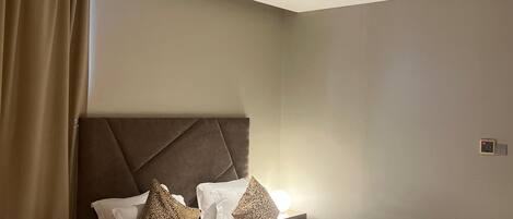 Economy Double Room | Langsir/tirai gelap terus, kalis bunyi, seterika/papan seterika