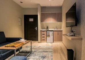 Suite, 3 Bedrooms | Living area