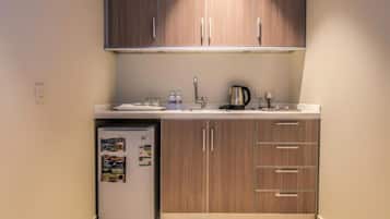 Suite, 1 Bedroom | Blackout curtains, soundproofing, iron/ironing board, free WiFi