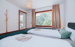 2 bedrooms, WiFi, bed sheets