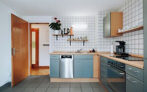 ميكروويف، فرن، موقد طهي مسطح، غسالة أطباق