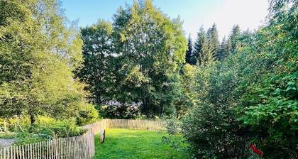 Stylish vacation home with fenced garden, private sauna and whirlpool