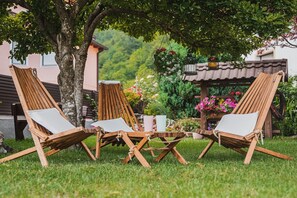 Property grounds - Enchanting Rural Apartment with Terrace - Studio Apartment with Terrace (Kobarid)