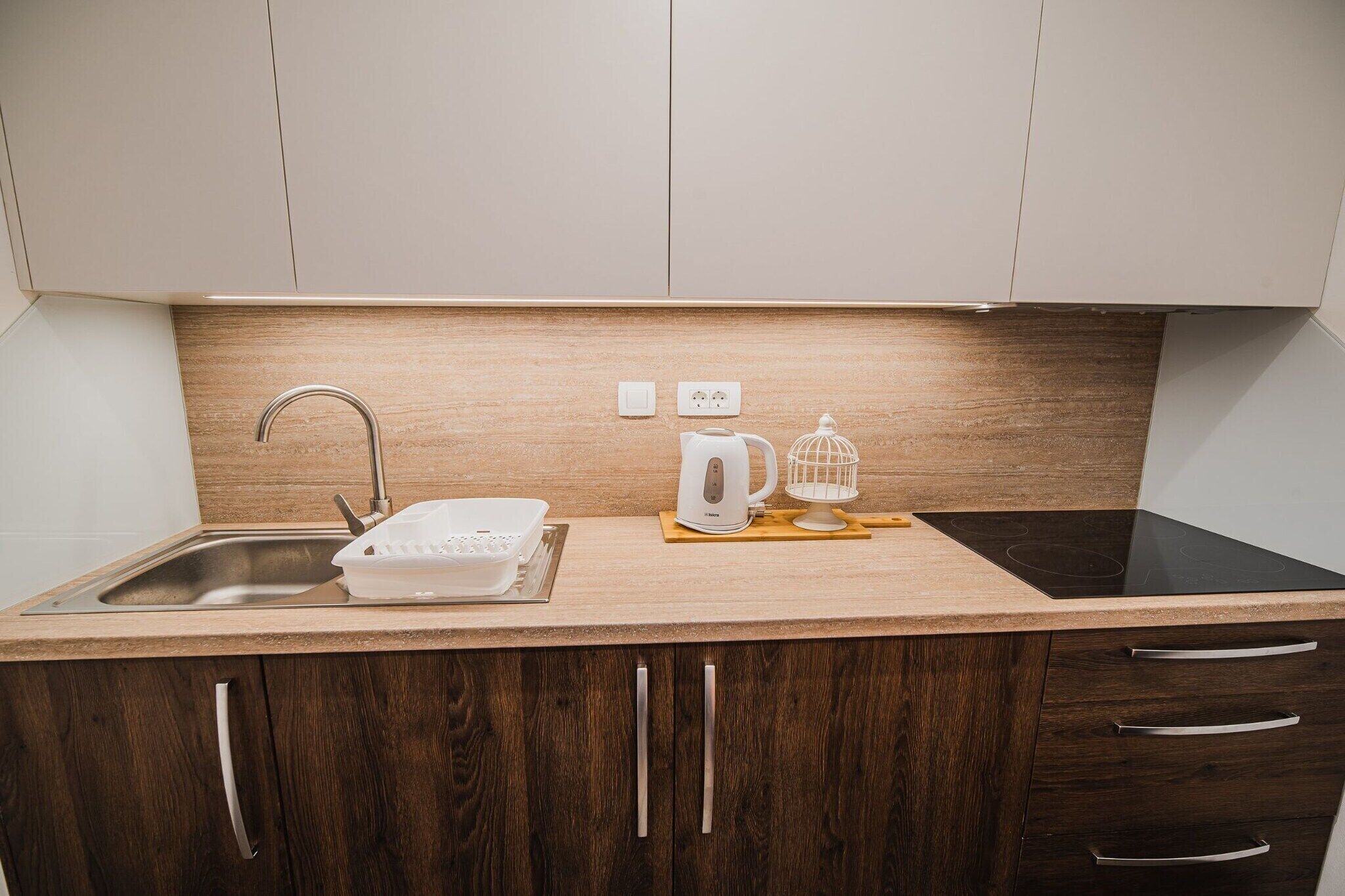 Kühlschrank, Herdplatte, Toaster, Hochstuhl