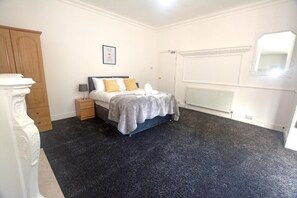 6 chambres, fer et planche à repasser, Wi-Fi, draps fournis