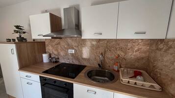 Fridge, oven, stovetop, dining tables