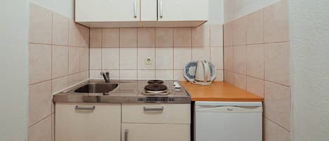 Fridge, stovetop, dining tables