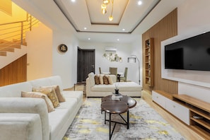 Apartment, Balcony | Living area