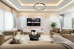 Apartment, Balcony | Living area