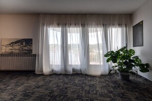 Interior - Hotel Issa - Quadruple Room Sea View (Vis)