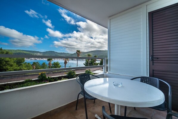 تناول الطعام بالخارج