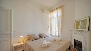 Unclassified image, 2 of 19, button - 2 Rooms with Balcony Hypercentre A1B162 (Cannes)