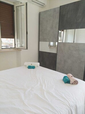 2 bedrooms, iron/ironing board, WiFi, bed sheets - Renovated apartment a stone's throw from the beach (Montesilvano)