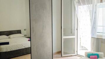 2 chambres, fer et planche à repasser, Wi-Fi, draps fournis