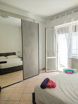 2 bedrooms, iron/ironing board, WiFi, bed sheets - Renovated apartment a stone's throw from the beach (Montesilvano)