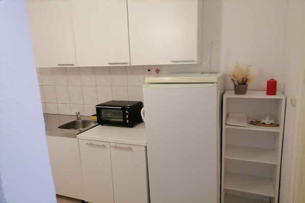 Fridge, stovetop, dining tables