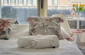 2 bedrooms, iron/ironing board, travel cot, free WiFi