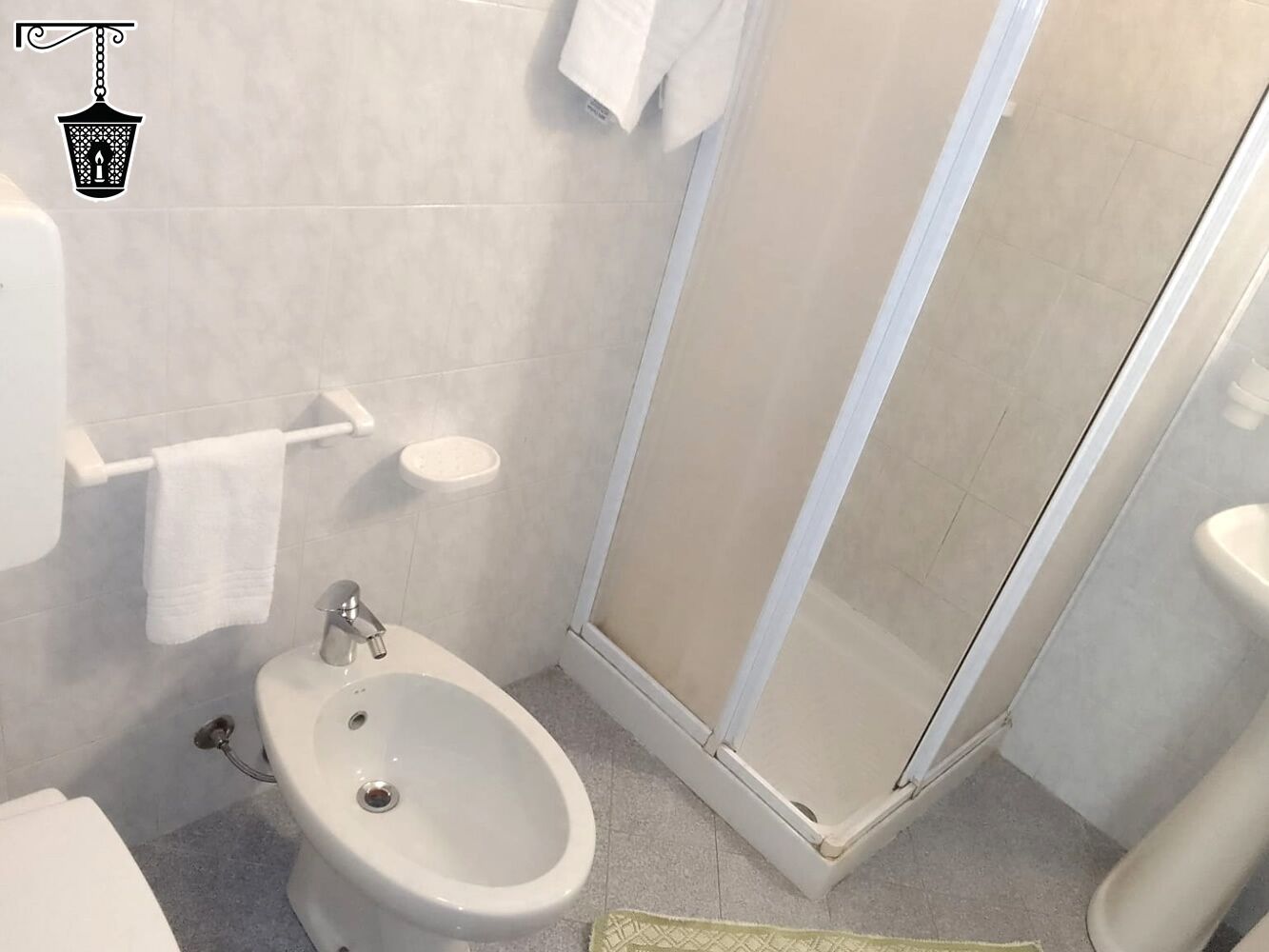 Camera singola | Bagno | Doccia, bidet, asciugamani, sapone
