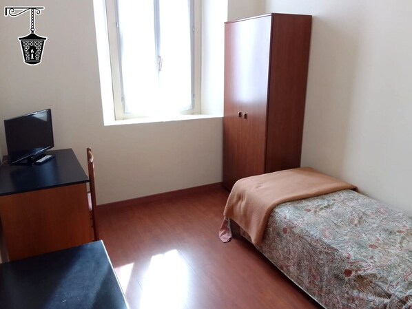 Single Room | Desk, laptop workspace