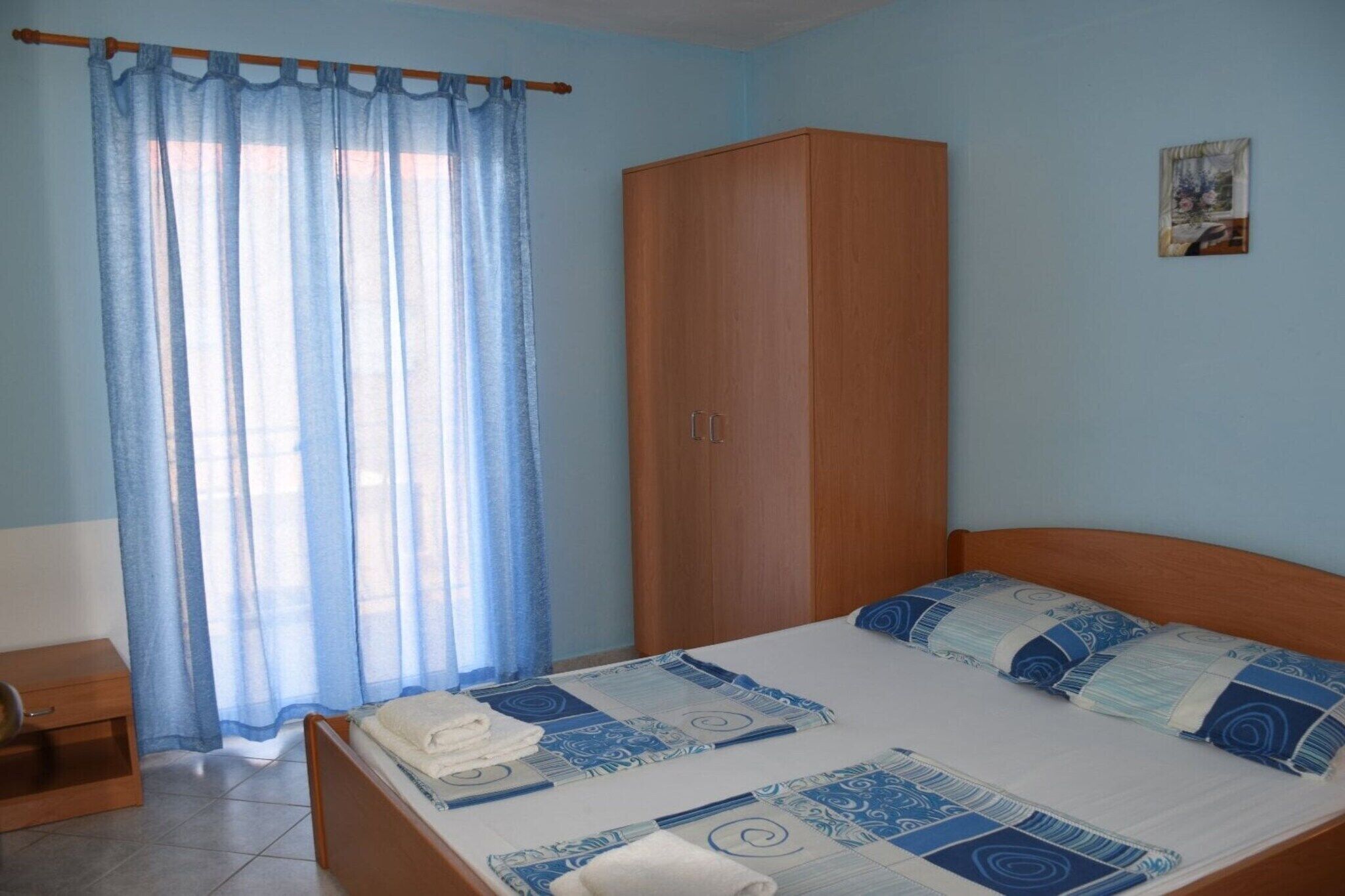 1 bedroom, travel crib, WiFi (free)