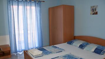 1 bedroom, travel crib, WiFi (free)