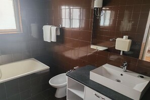 Douche, sèche-cheveux