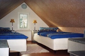 5 bedrooms, free WiFi, bed sheets