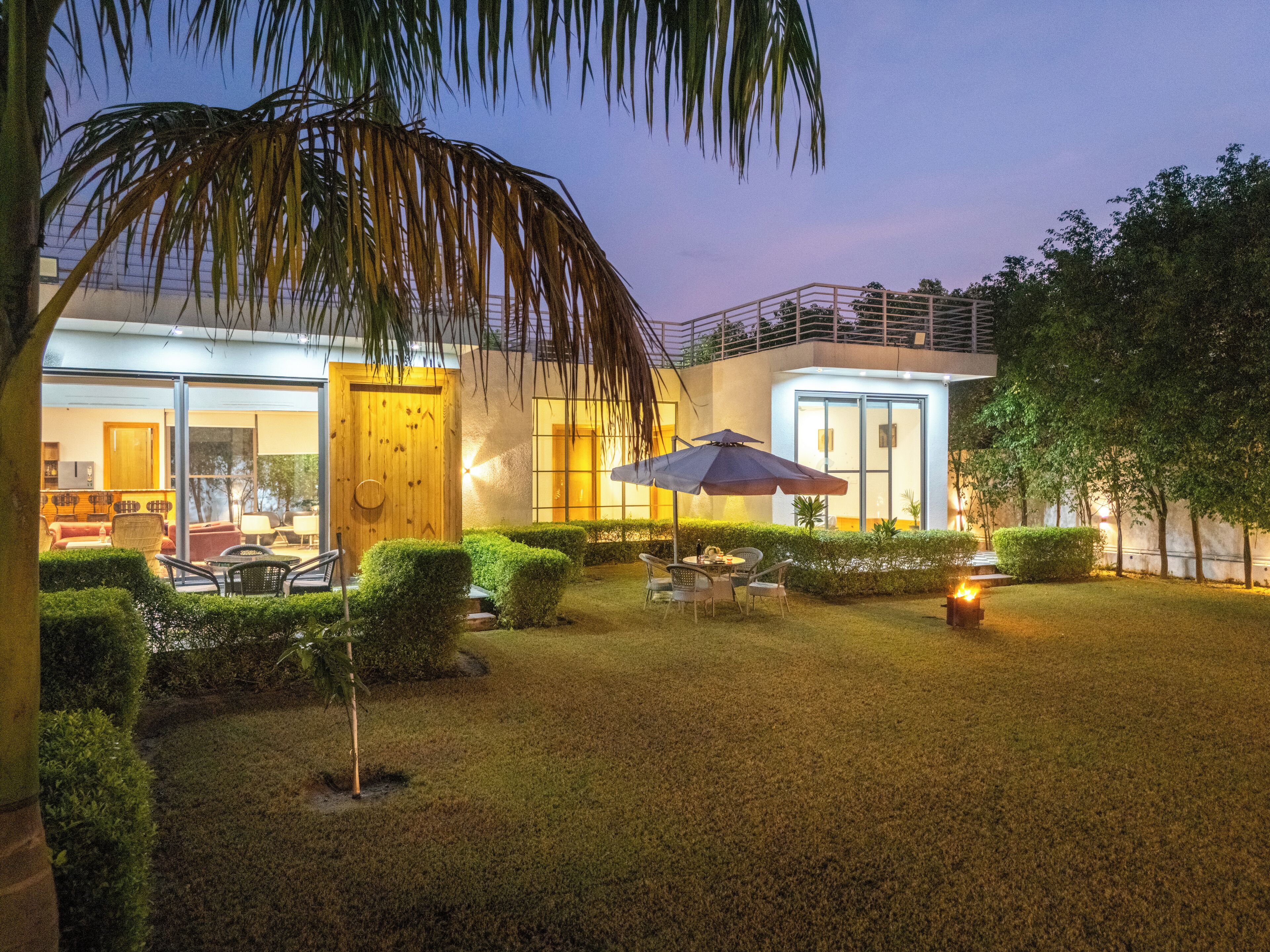 Fassade der Unterkunft – Abend/Nacht