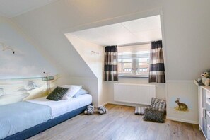 4 bedrooms, internet, bed sheets