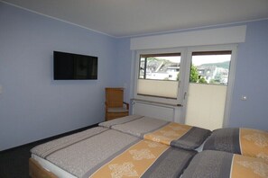 3 chambres, fer et planche à repasser, Wi-Fi gratuit, draps fournis