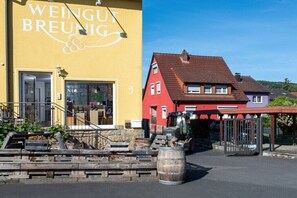 المنشأة من الخارج