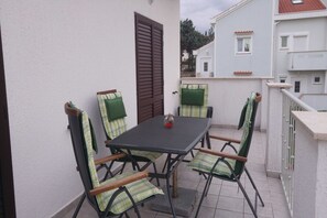 Outdoor dining - Cozy Island Apartment Lavanda on Krk - Two Bedroom Apartment with Terrace (Punat)