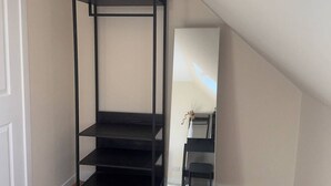 A room with a black metal bunk bed, a white door, and a wooden floor. - Cosy House in the heart of Kirkwall (Kirkwall)