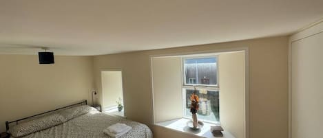 2 habitaciones, tabla de planchar con plancha, wifi y ropa de cama