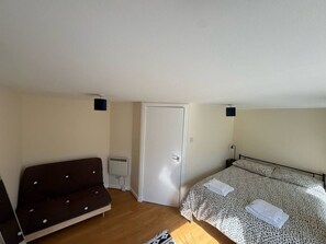 2 dormitorios, escritorio, tabla de planchar con plancha y wifi gratis