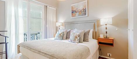 1 habitación, tabla de planchar con plancha, wifi gratis y ropa de cama