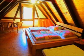 2 chambres, fer et planche Ă repasser, accĂšs Ă Internet, literie fournie