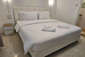 Iron/ironing board - The Oasis Inn (Hua Hin)