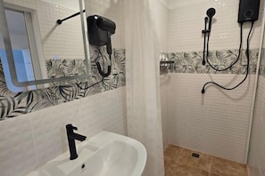 Iron/ironing board - The Oasis Inn (Hua Hin)