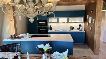 Kühlschrank, Ofen, Herdplatte, Geschirrspüler