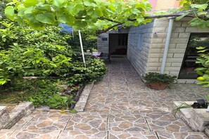 Property grounds - Cozy Apartments Žute, island of Korčula-Two-Bedroom Apartment With Terrace And Sea View (A1) (Korcula)