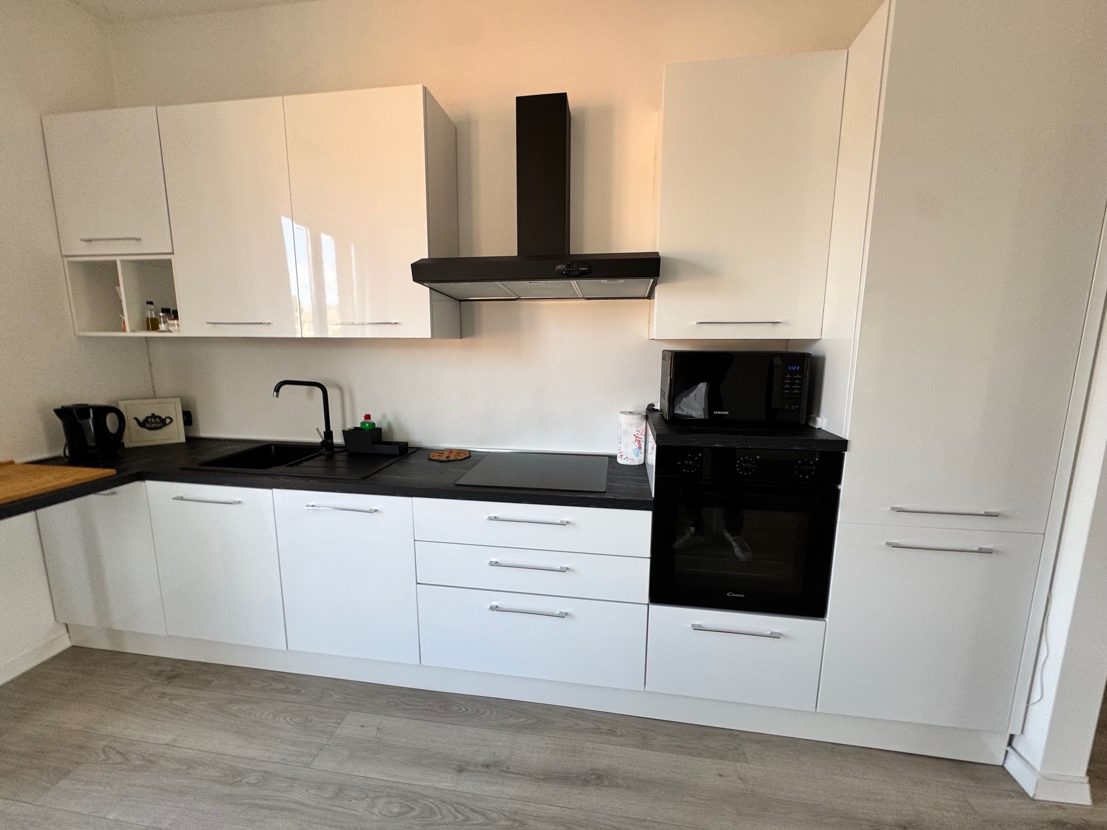 Micro-ondes, four, plaque de cuisson, lave-vaisselle